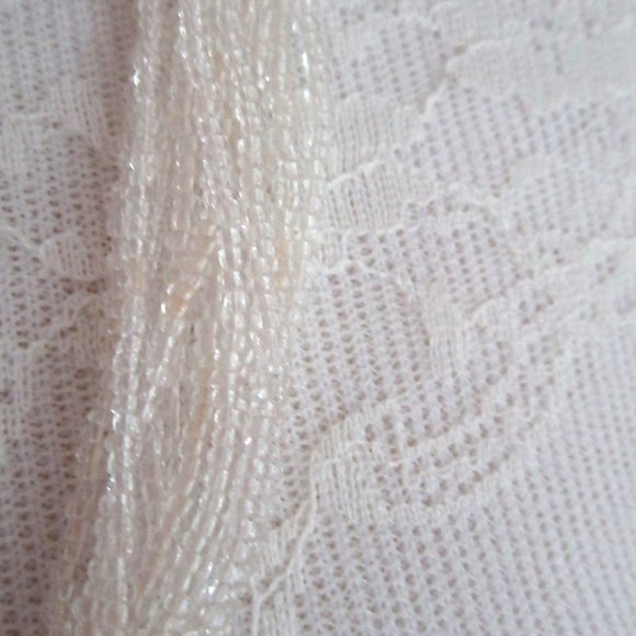 Clear frosted lucite multi strand seed beaded 28" necklace - opaque lei flowers - Picture 6 of 11